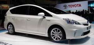 prius-mpv-001